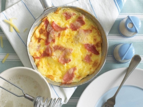 Omelet-souffle with ham and cheese 1