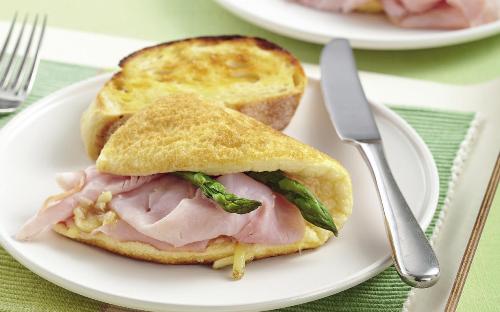 Omelet-souffle with ham and cheese 2