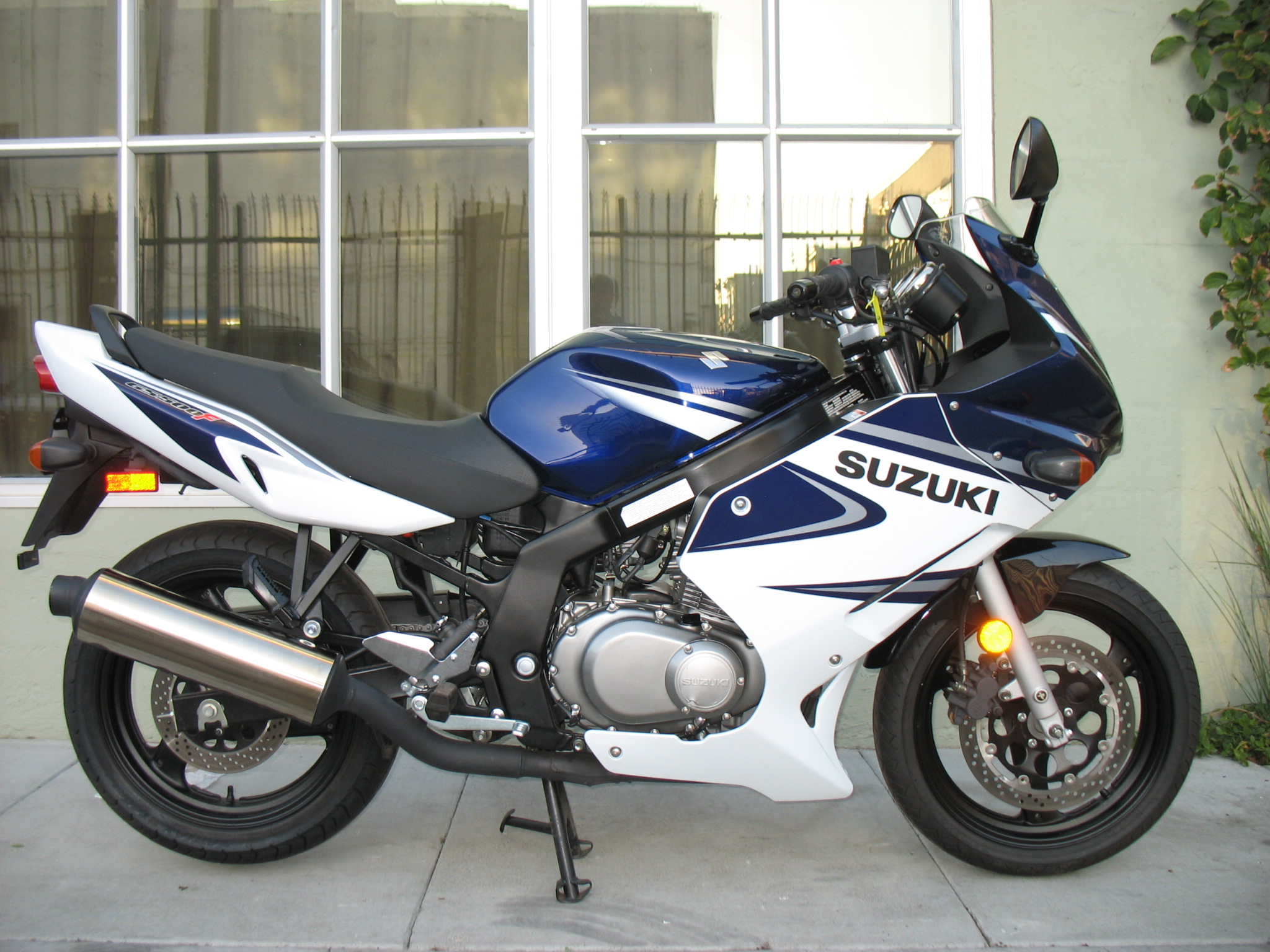 Suzuki-gs500f-4