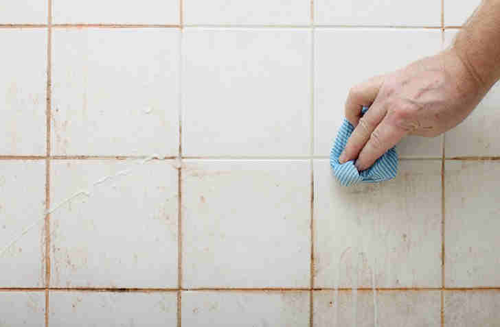 cleaning-tiles-and-grout