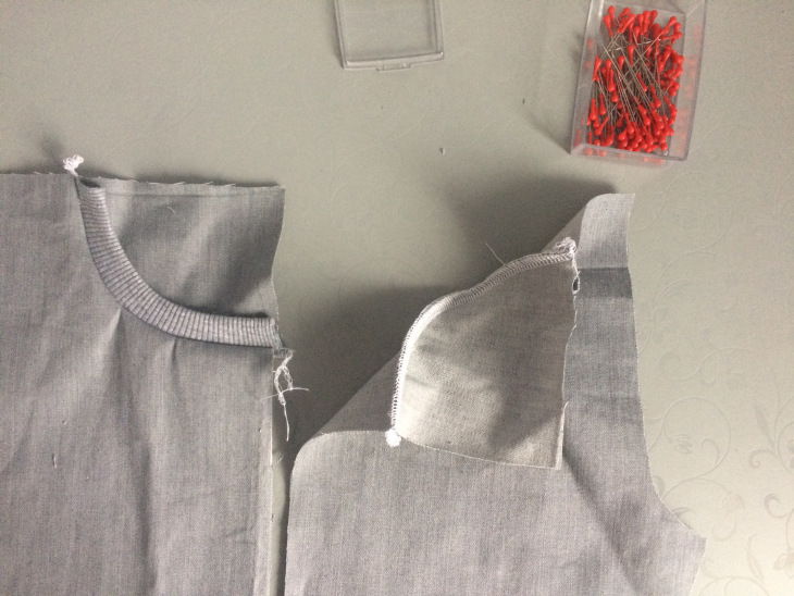 baby jumpsuit cutting and stitching